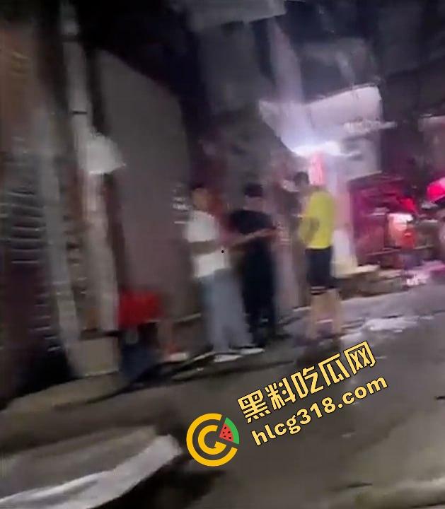 代驾小哥走错路，误入广州快餐洞洞乐街，5分钟看到20个站街妹，还有人主动贴窗舔门把，狼友们你们懂？-6