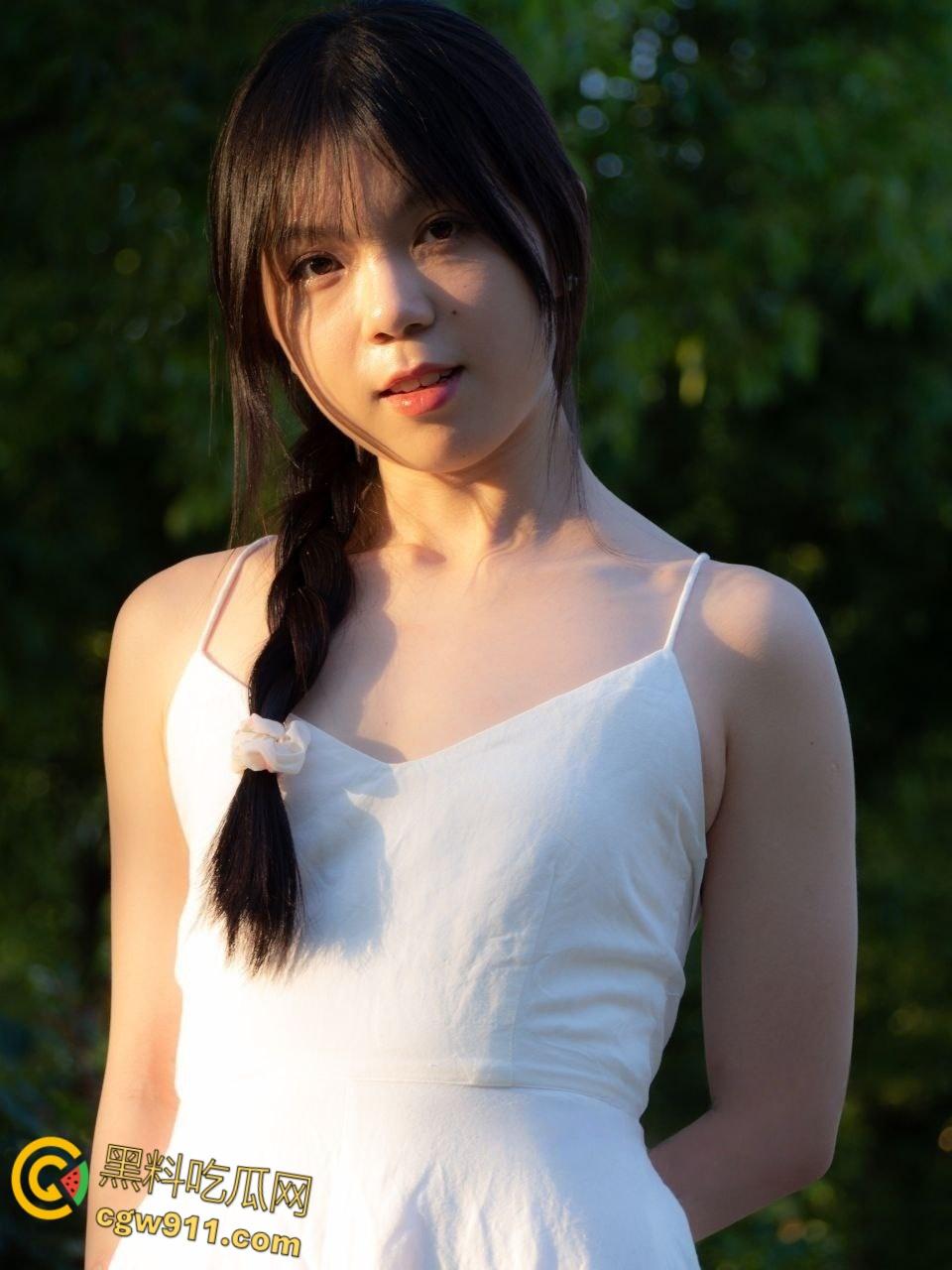 广东佛山新婚小夫妻，趁着休婚假在家疯狂做爱，开档黑丝足交韵味十足，蒙眼调教后入翘臀 ！-2