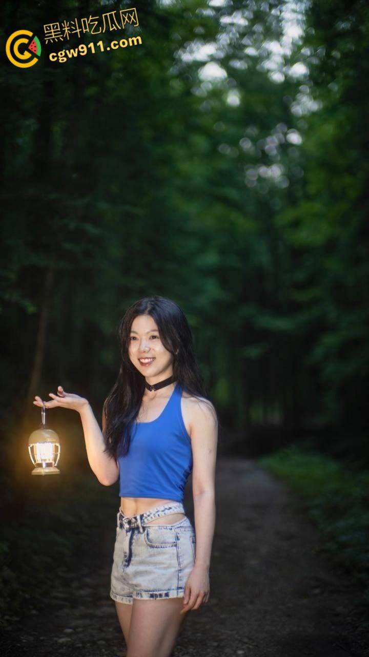 广东佛山新婚小夫妻，趁着休婚假在家疯狂做爱，开档黑丝足交韵味十足，蒙眼调教后入翘臀 ！-3