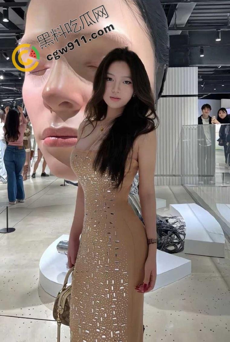 上海风骚名媛刘伊娜化身极致尤物，遭神秘金主疯狂宠爱！深夜酒店火辣春光，令人心驰神往-2