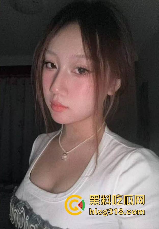 海角乱伦大神【姐弟一世情】最新力作 饥渴骚姐主动勾引足交 多姿势配合挨操 骚母狗根本停不下来 ！-3