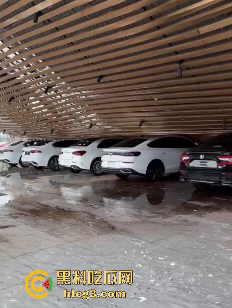 一觉醒来 天都塌了！宜宾市上江北二手车市场垮塌！精品车成了事故车！-8