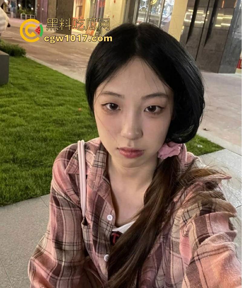 深圳职业学院反差骚学妹【李文萱】大眼骚妹一枚背着男友出轨,东窗事发现任男友把不雅视频曝光!-2