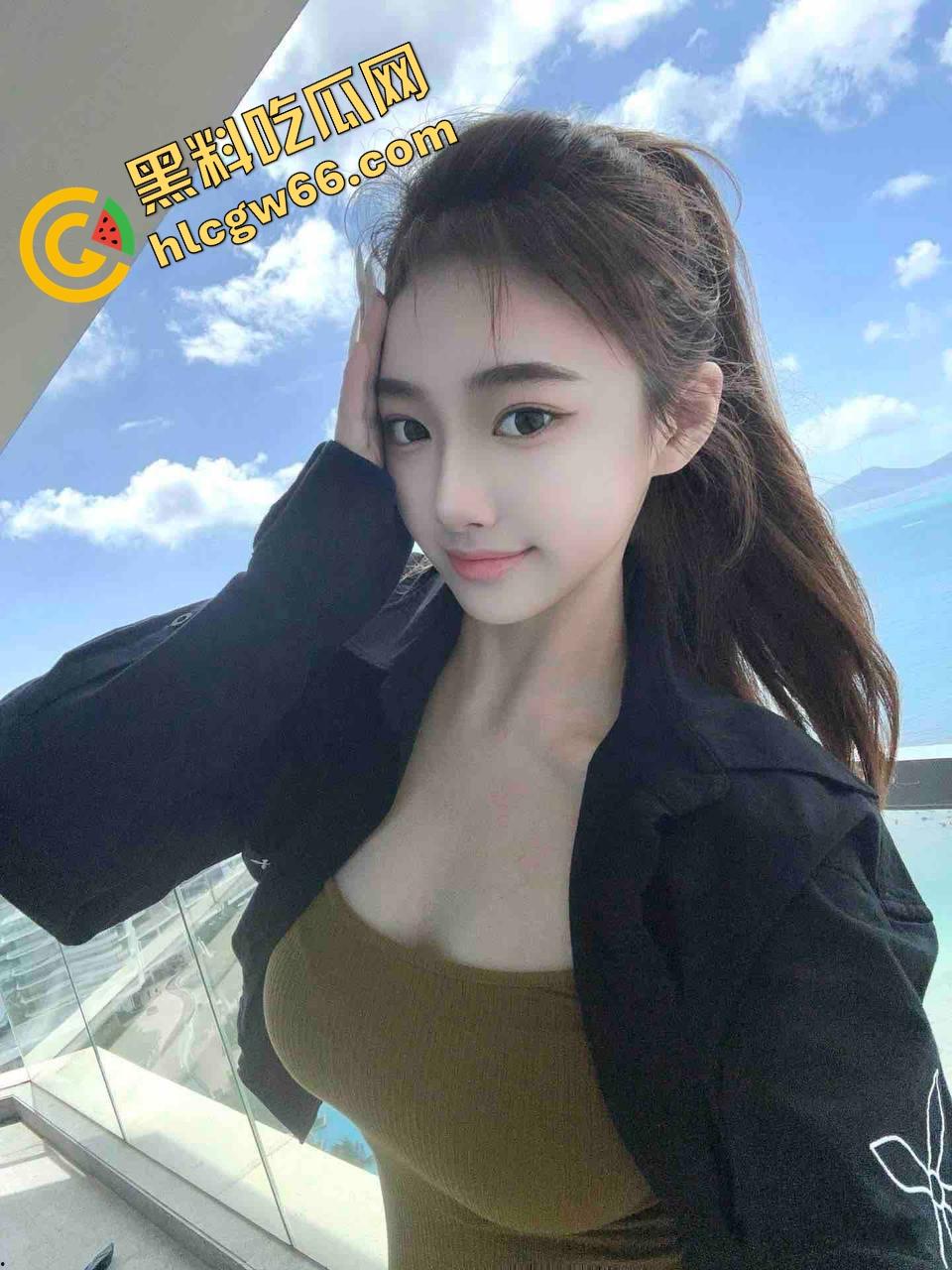 郑州美艳人妻【王瑞敏】贵妇变反差母狗舔蛋口交爽翻天，微信约炮翘蜜臀双洞被操黑，舔野屌骚脸兴奋炸裂！-9