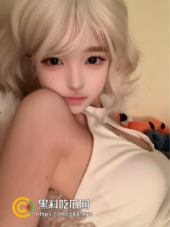 抖音美少女【鳗鱼mumu】推特卖逼，真名胡雯丽江西贱货背着男友收门槛裸聊，亲爹猥亵变态瘾曝光！-4