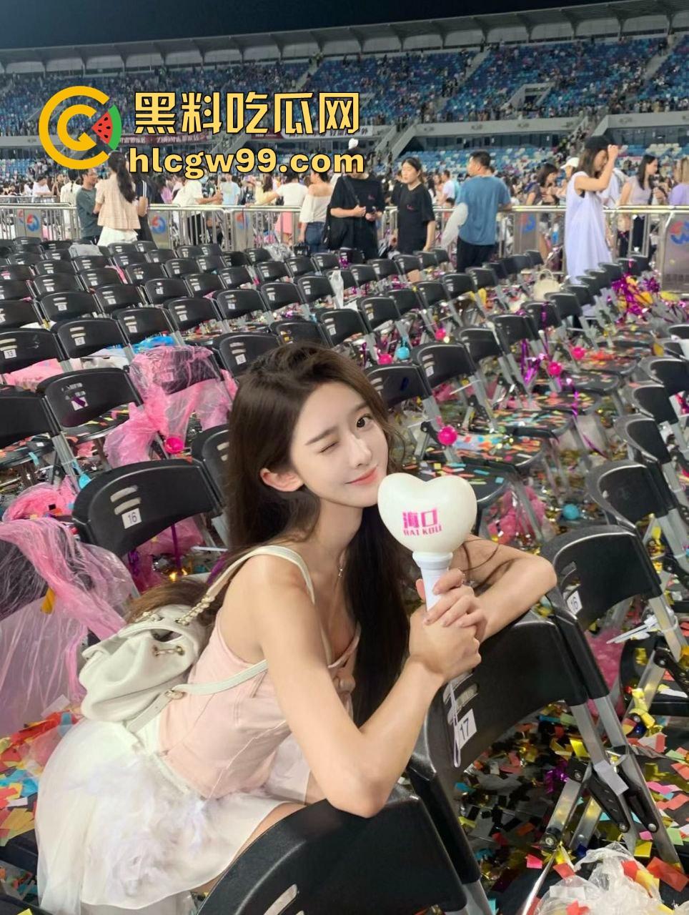 性感秘书被经理带到电竞酒店，蒙眼黑丝大长腿成天然炮架子，华伦天奴加攻速大屌疯狂撞击，还被偷拍全网疯传！-4