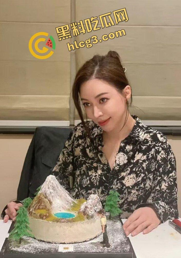 瓜友投稿曝光 宁波瑜伽反差美女『谢雨欣』白嫩小炮架 对镜爆操颜射淫荡至极！-1