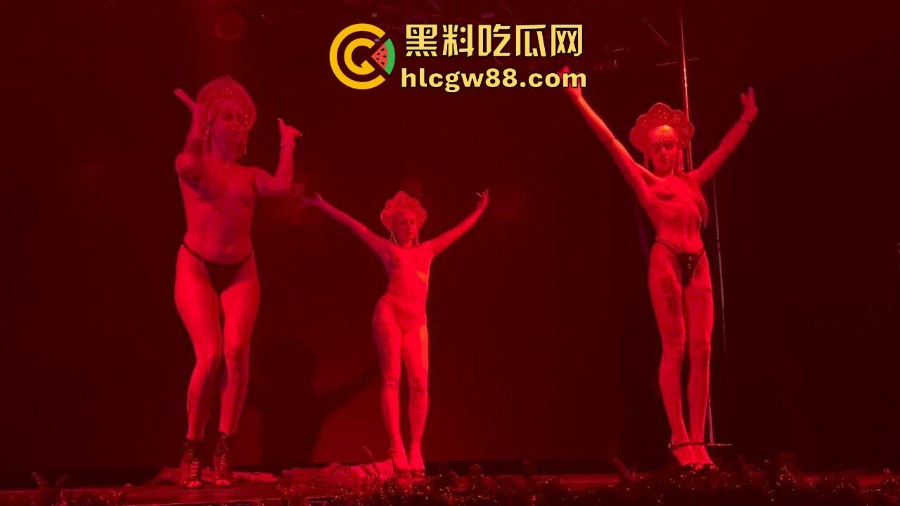 俄罗斯海参崴现场 毛妹腿长 身材高挑 门票不贵可以上手摸 原来国外的夜店这么好玩 比国内的强多了-2