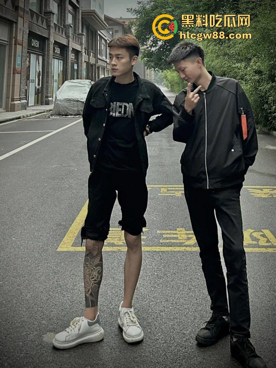 广西小混混精神小伙调教开发职高妹，三五成群在房间内胁迫强奸，只能乖乖听话任由玩弄！-2