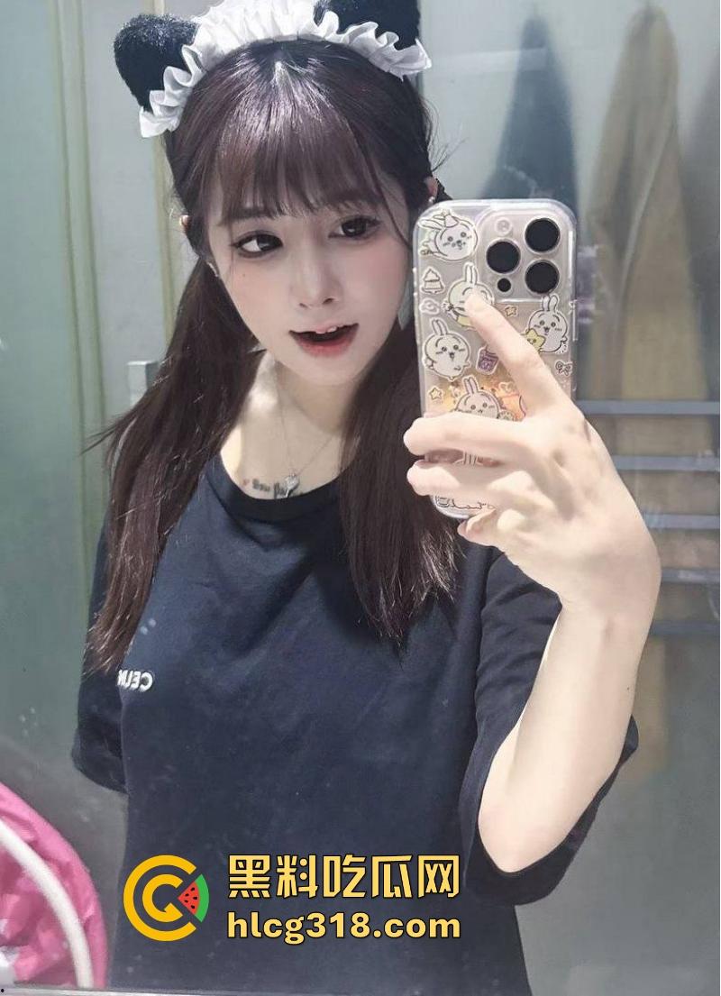 海角社区【朋友的妹妹】JK嫩妹不穿内裤色诱 欲火攻心大力狂插白虎蜜穴！-1