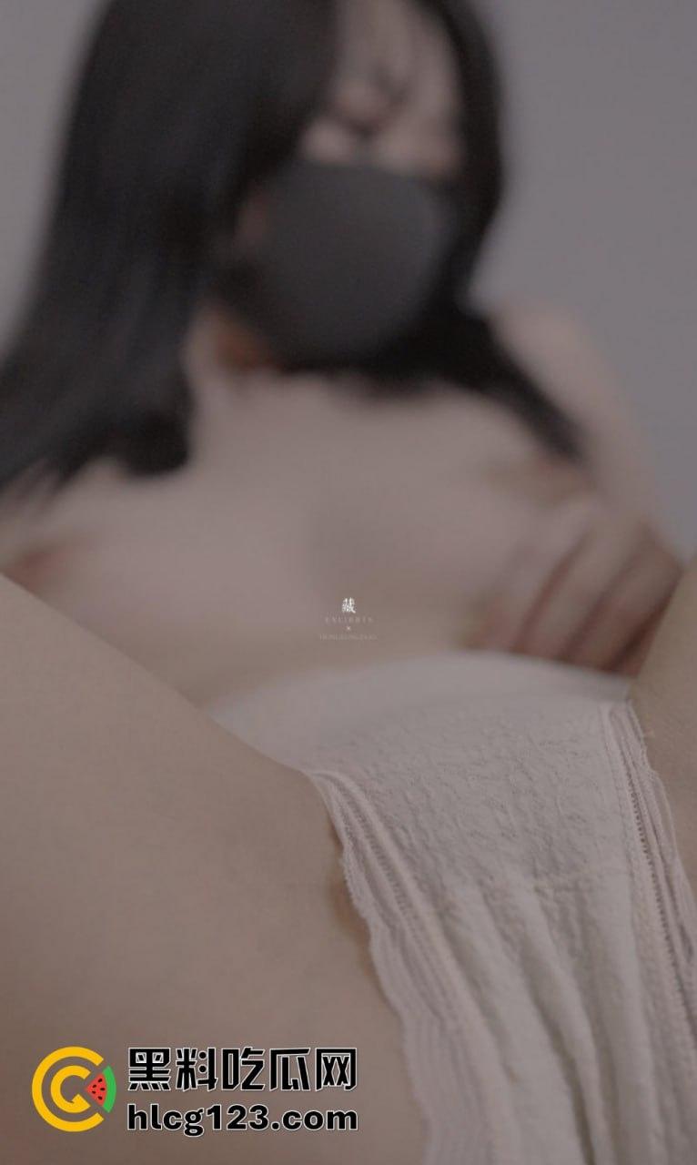 HongKongDoll玩偶姐姐「秋日清晨」9月最新写真重磅回归！清晨含住大屌的画面依旧经典，瓜友速来围观！-22