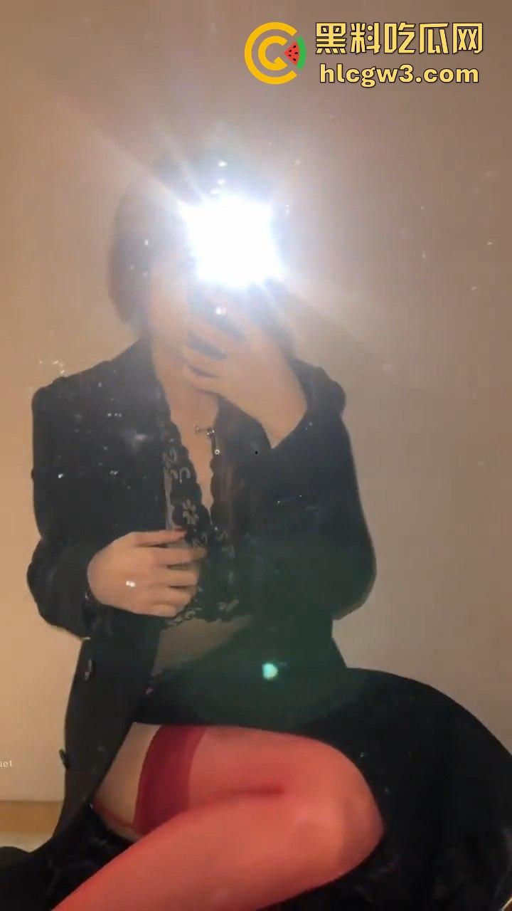 抖音网红【刘悦】性爱视频泄露黑丝情趣内衣骚翻全场，床上叫到嗓子哑，骚货就是骚货！-8