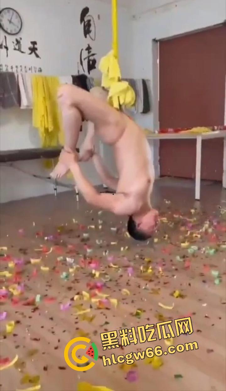 坠蛋狠人现身，农夫山泉挂蛋蛋只是日常，吊妹子上天才是绝活，这根铁鸡儿能打穿玄武门！-6