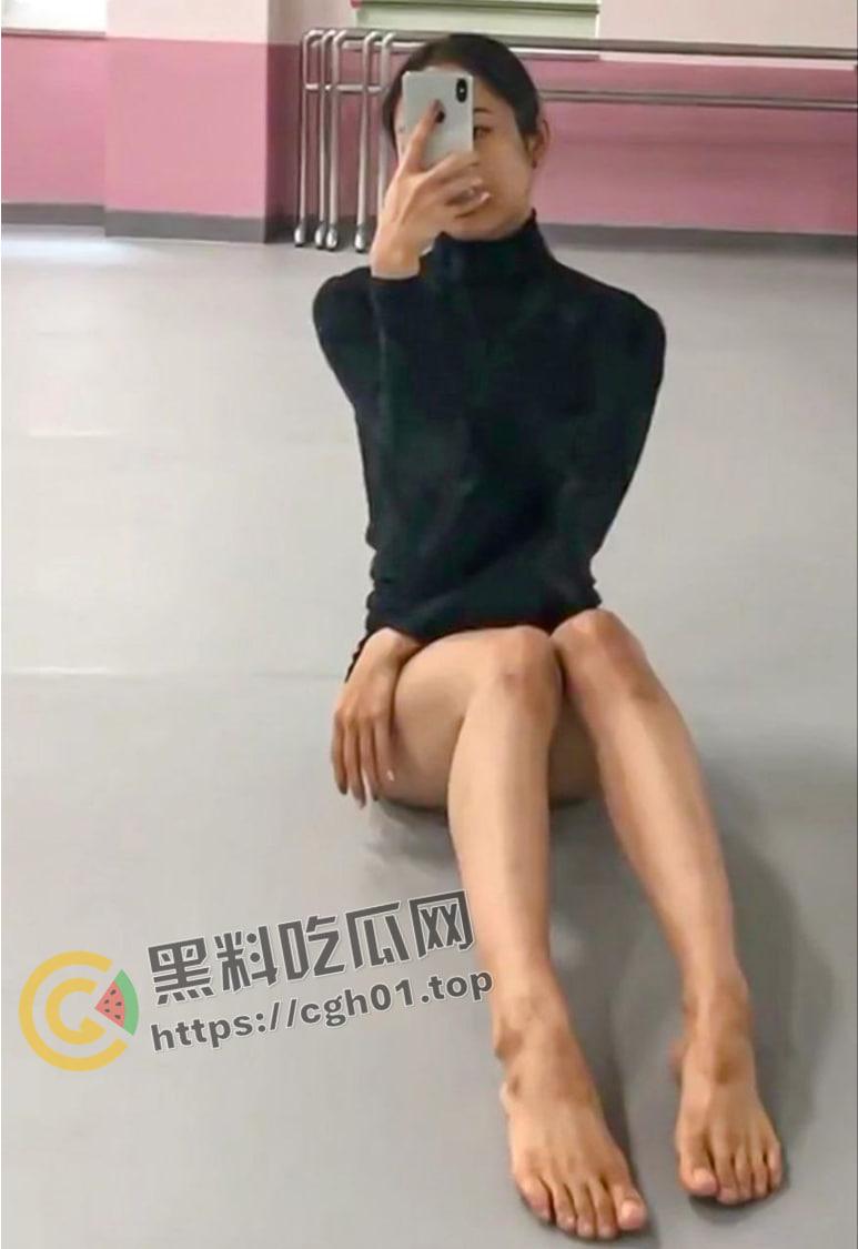 南韩美女健身教练  极品身材 身上写满字被肌肉男爆操 完美的韩国棒子肉便器-2