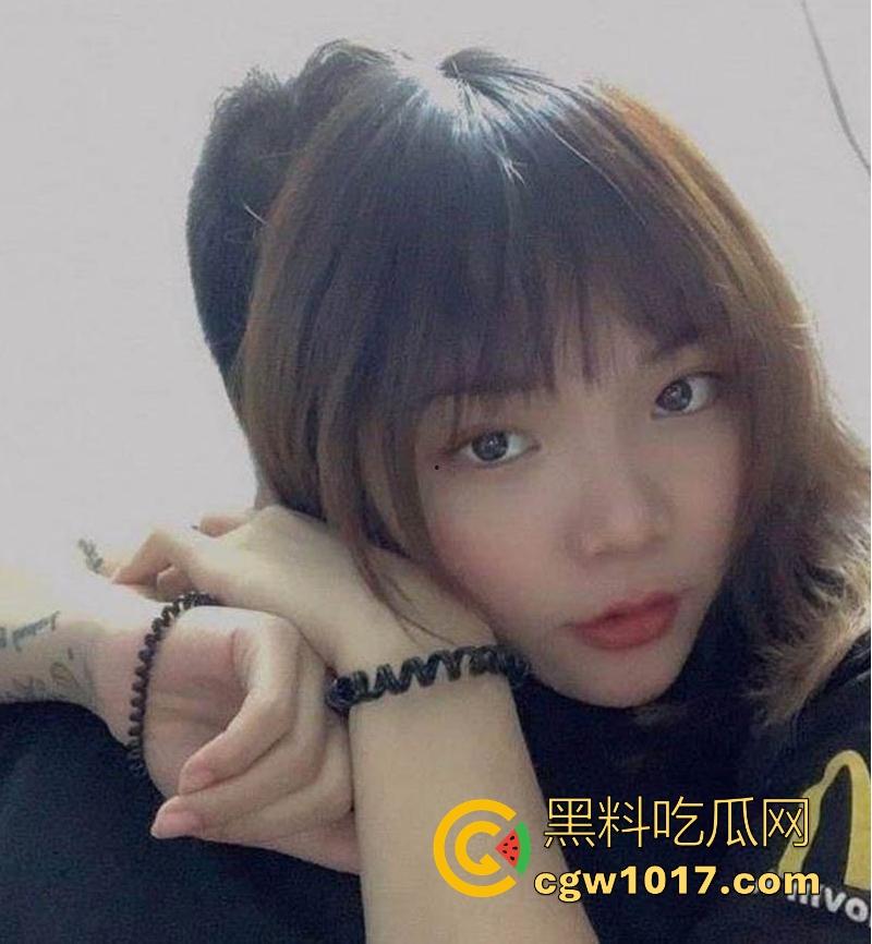 哈尔滨财经大学【刘洋】与学长性爱视频流出，清纯校园女神露脸含住粗壮鸡巴，翘臀高撅露粉嫩紧穴发情小母狗！-2