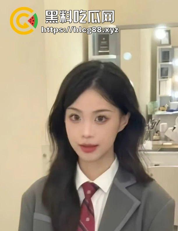 广东职业学院校花【李彤语】极品母狗酒店跪舔金主 馒头逼淫水哗哗流 视频流出曝光！-2