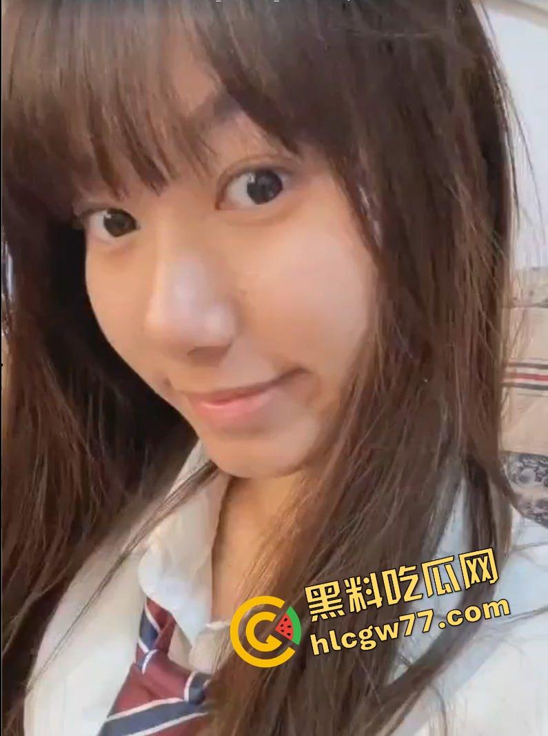 咸阳高颜值实习乘务员『王明倪』黑丝白丝全定制,阴唇发黑骚得宿舍里蝴蝶逼抠到喷水!-1