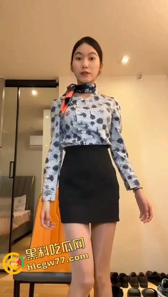 咸阳高颜值实习乘务员『王明倪』黑丝白丝全定制,阴唇发黑骚得宿舍里蝴蝶逼抠到喷水!-3