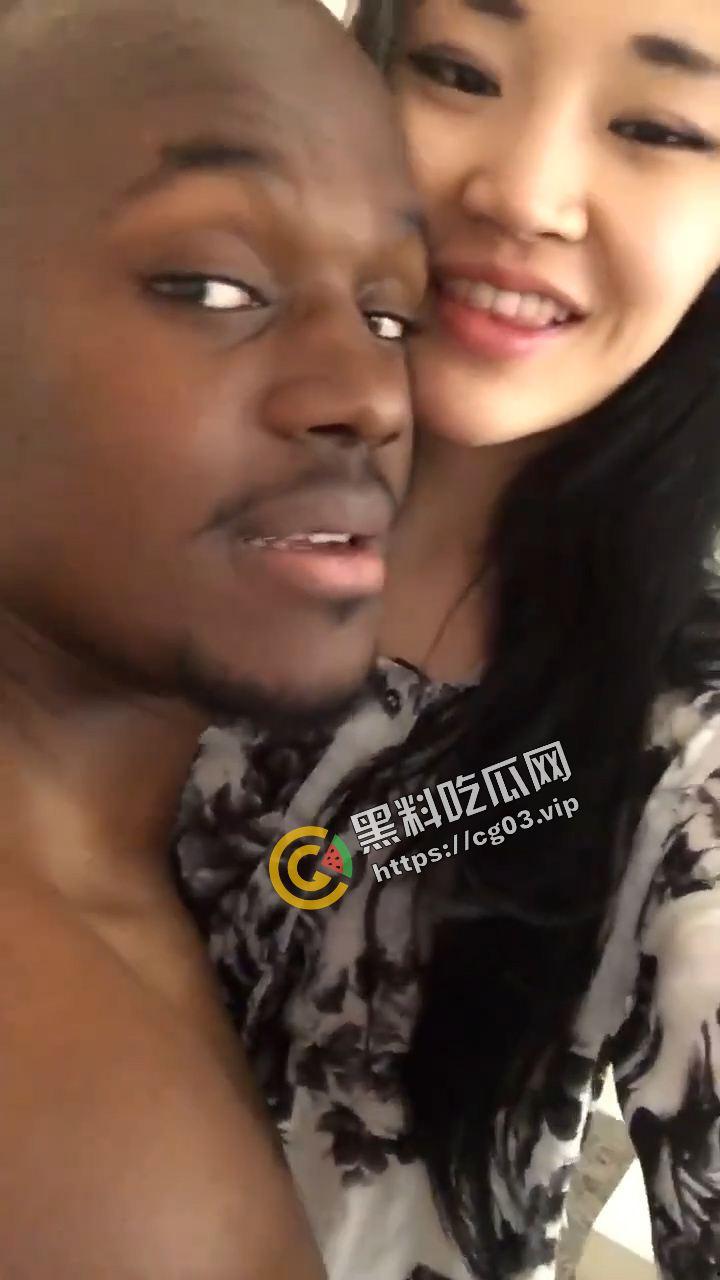 亚裔媚黑婊♠网上和黑鬼秀恩爱 黑鬼转手就讲性爱视频曝光  这是你们媚黑女应得得-1
