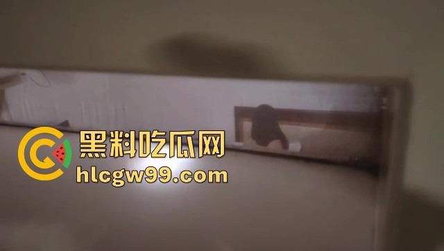 偷拍技术天花板，山西哥们跟踪前女友开房，全程偷拍她和现男友翻云覆雨，角度刁钻精准到像开了透视挂！-6