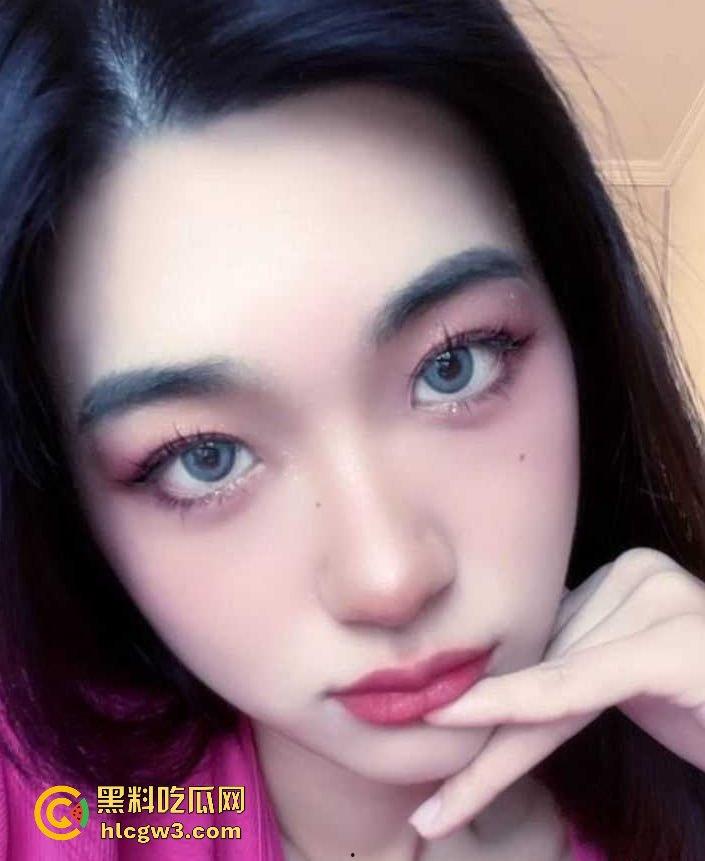 安徽灵璧凤山中学美术老师【李雯】不雅视频流出 被金主调教成小母狗，跪地舔屌的好老师！-2