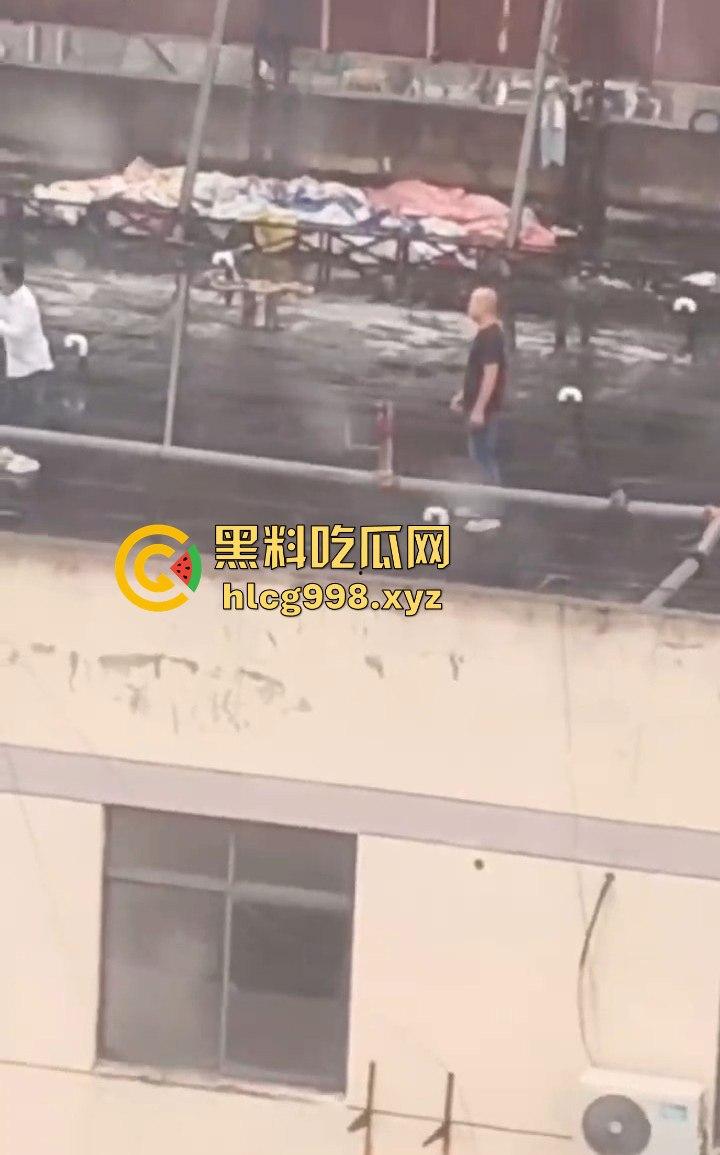 大哥临危不乱,消防队还在路上,徒手拯救跳楼女孩,你是哪里来的神仙!-2