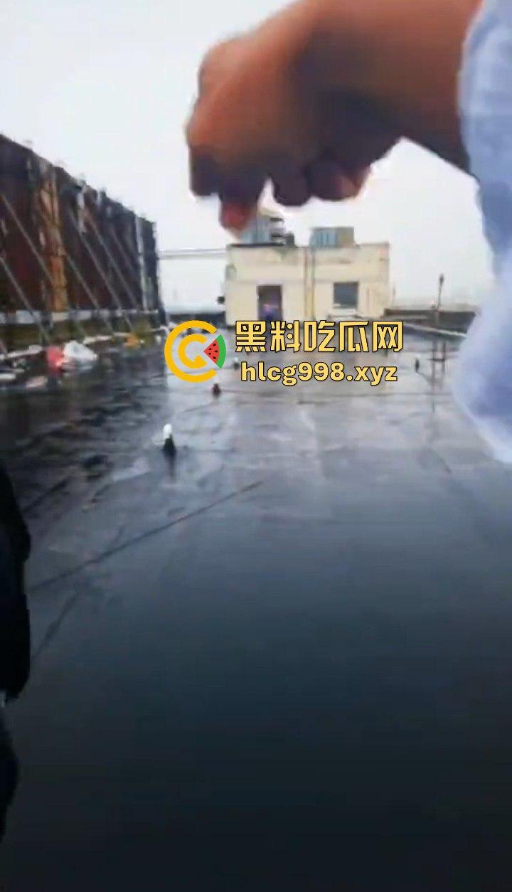 大哥临危不乱,消防队还在路上,徒手拯救跳楼女孩,你是哪里来的神仙!-10