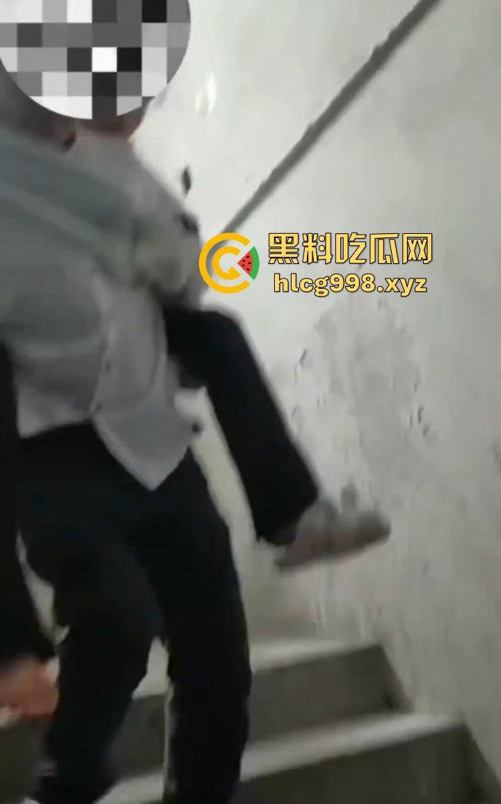 大哥临危不乱,消防队还在路上,徒手拯救跳楼女孩,你是哪里来的神仙!-11