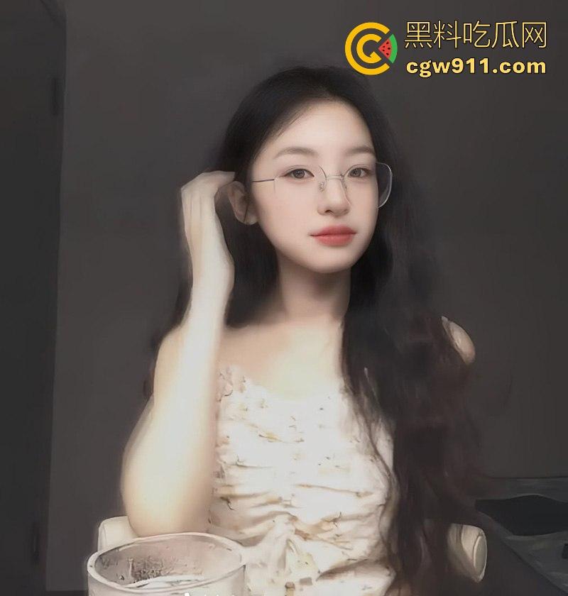 瓜友爆料！吉林极品反差眼睛婊【王丽欣】性爱视频曝光，黑丝美腿肛塞调教，女上骑乘无套后入极其淫荡！-8