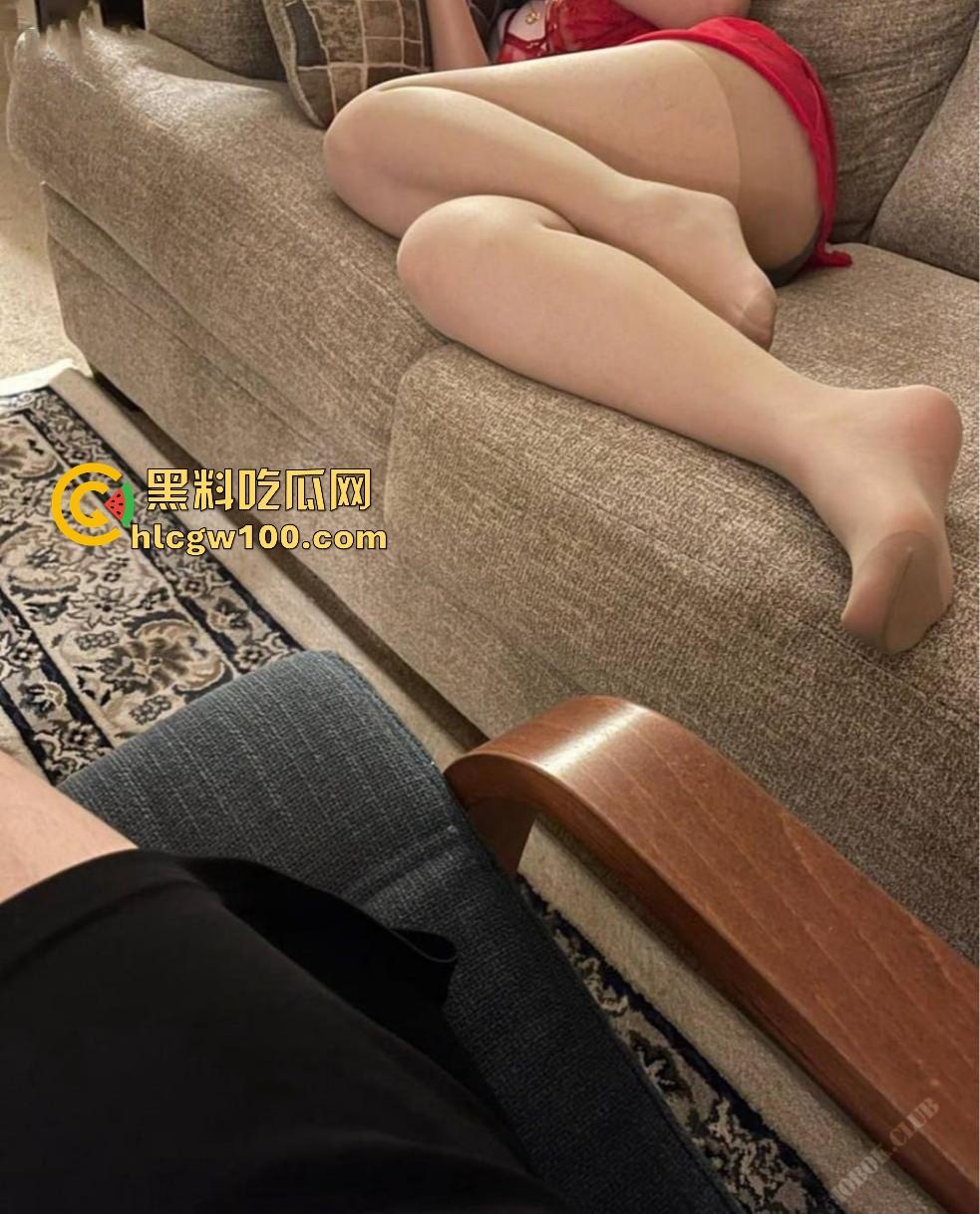 偷情大神大胆上线神操作，专约良家寂寞妇女，老公出差忙家中狂草喊爸爸实拍流出，对话骚到耳朵软！-9