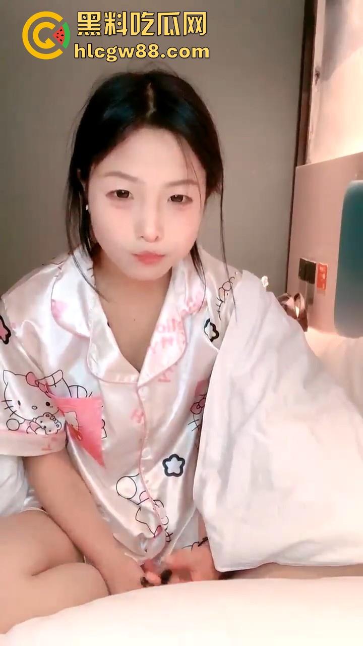 住一起多年的女业主竟然是黄播主播！身穿黑丝楼道大尺度露出自慰 娇喘呻吟听的人欲火焚身！-5