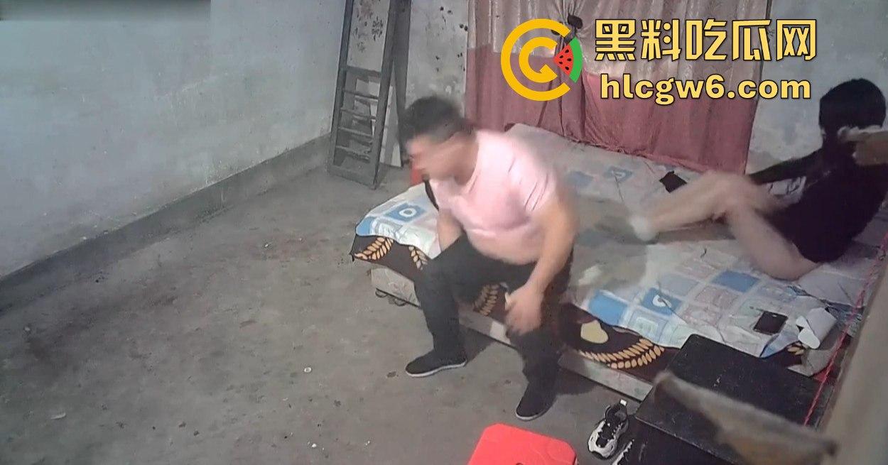 监控偷拍曝光 站街女怒接小鸟胖男百元一炮 75下秒完 平均每下1块3 兄弟真是按秒计费的性价比之王！-2