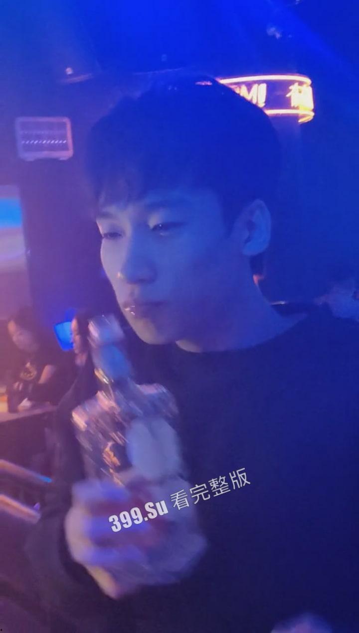 大悦城布车 一男一女拼酒 龙舌兰一口闷，直接把自己喝死了   千万别为了装逼把命给交代了-3