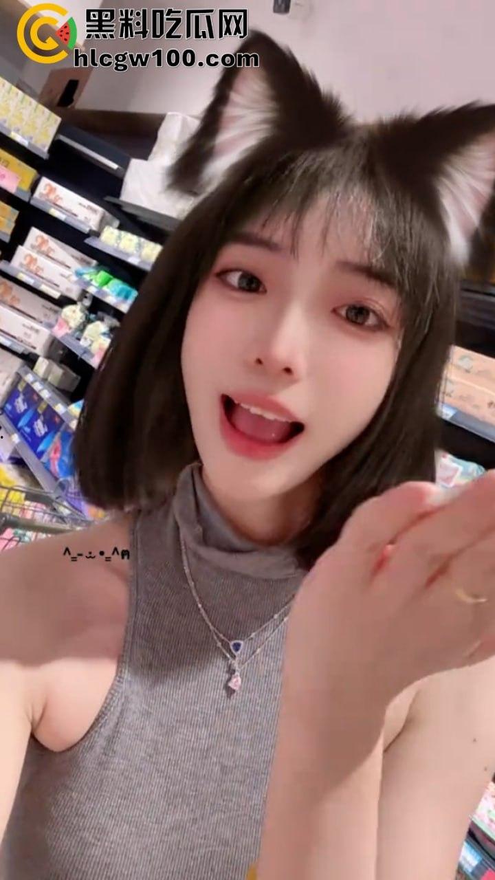 抖音10W粉丝女网红【小黑马】直播闪现露点 被手快的狼友们直接录屏-6