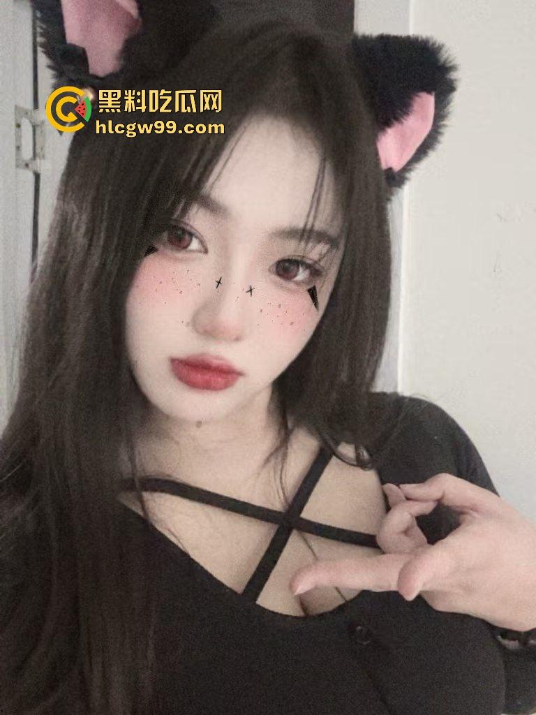 饥渴淫妻少妇 (宋妍) 被废物绿帽老公献妻共享给精壮男，满足骚逼两头3P爆操淫荡性爱！独家曝光流出！-3