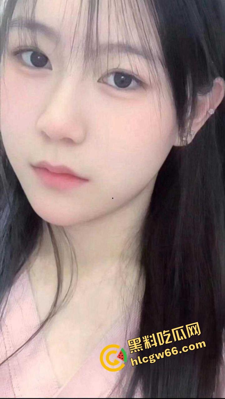 四川师大骚货『李伊丹』表面学霸私下贱母狗，穿JK舔屌求插，男友自拍操成精盆婊子流出！-1