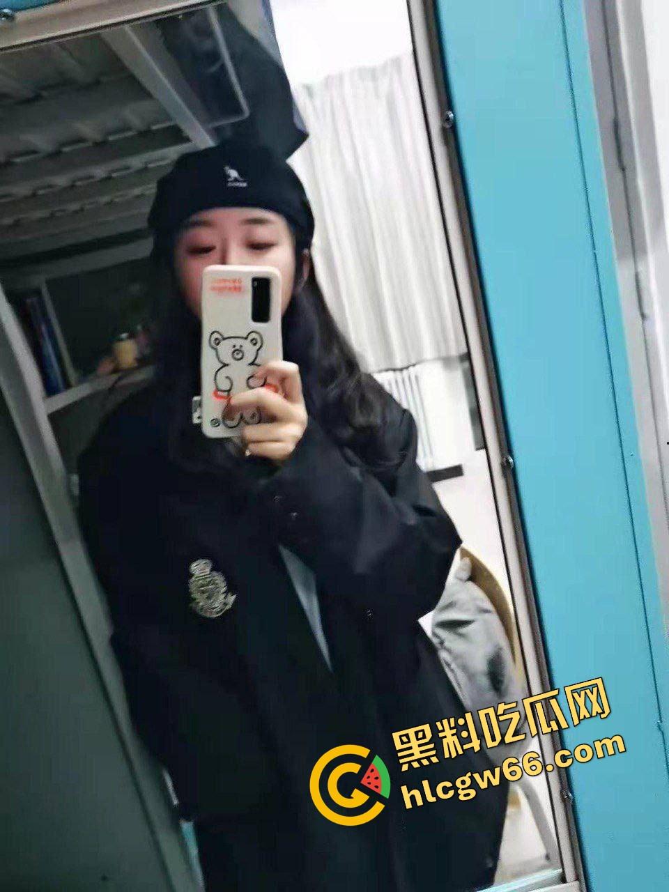 四川师大骚货『李伊丹』表面学霸私下贱母狗，穿JK舔屌求插，男友自拍操成精盆婊子流出！-3