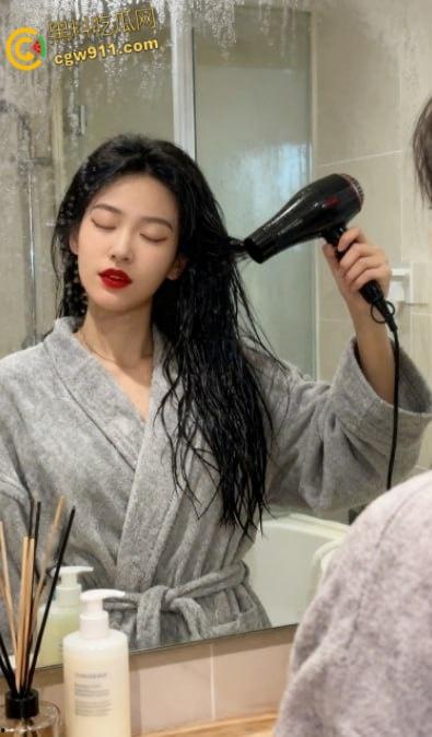 成都师范学院反差婊【梁山雅】,情趣女仆装被男友无套狂操,怼着粉嫩逼逼淫水不止,娇喘格外动人!-4