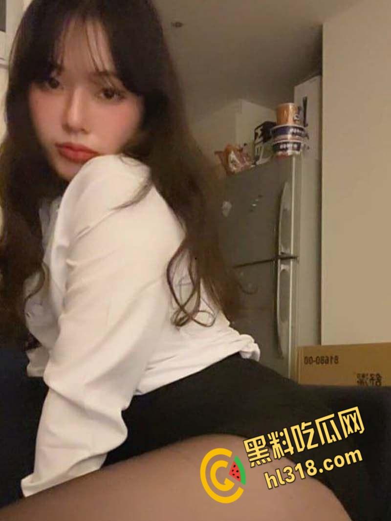 舞蹈生不会让你失望，舞蹈系最美女神被穷小子拿下，主动跪舔毒龙大屌，口爆的技术堪比技师！-1