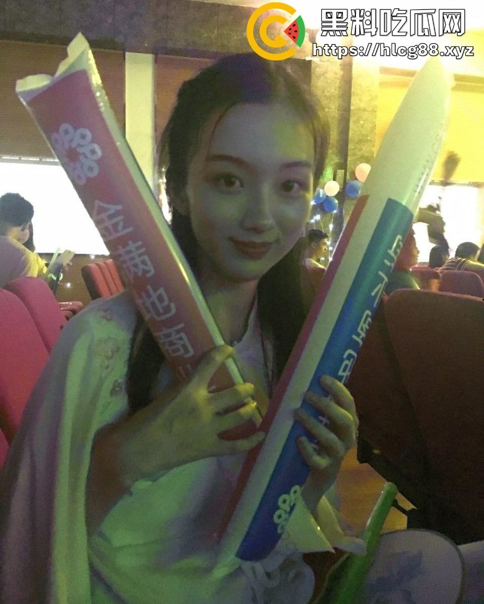 长沙开福区清纯少女【周薇苗】分手多年还忘不了她那Q弹大肉臀和馒头逼，骚货魅力真他妈大！-1