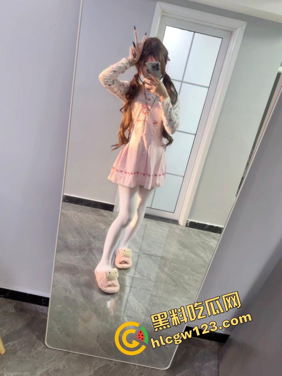 合肥少妇『马娇娇』的屁股会说话，蜜桃肥臀一拍就翘，后入榨得直流白浆，屁股都学会讨好了！-4