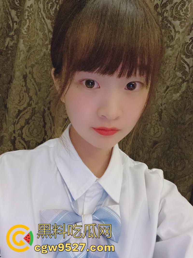 曝光长腿骚逼前女友【王萌萌】，和同学团建喝多被带走3p，被男友调教夹着跳蛋去迪士尼，真是骚到极致了！-1