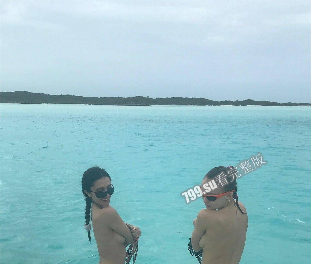 知名美国好莱坞巨星 强尼戴普的女儿 莉莉 - 萝丝・戴普 自拍裸照泄漏 乳头超嫩肉！-27