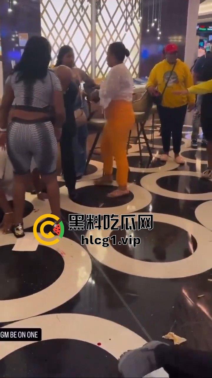 拉斯维加斯瓦坎达「马东锡」化身一拳超人，1打2轻松KO对手，黑人侠暴击看呆吃瓜群众！-5