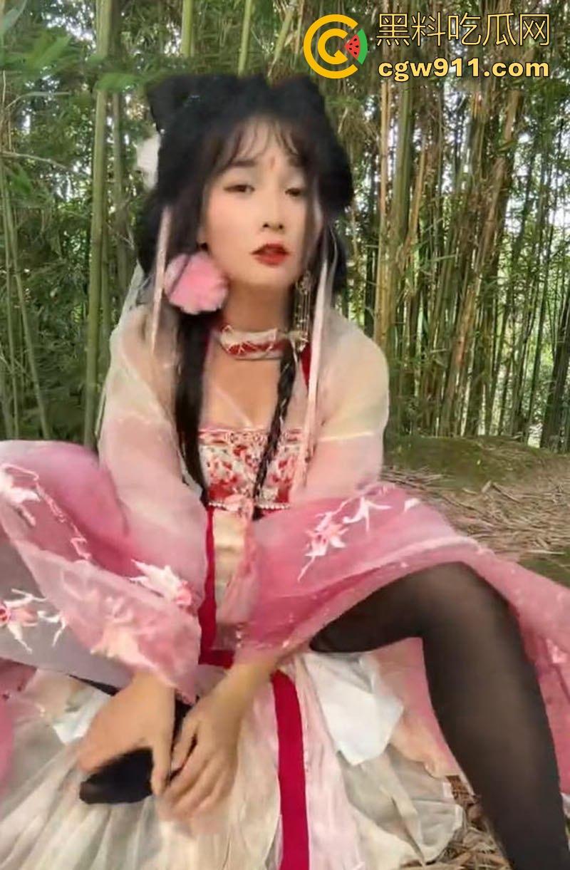 B站博主【野云志怪雪尽倾】自拍古装定制cos，黑丝美腿骚舞漏点诱惑福利，粉丝独享反差尤物！-7