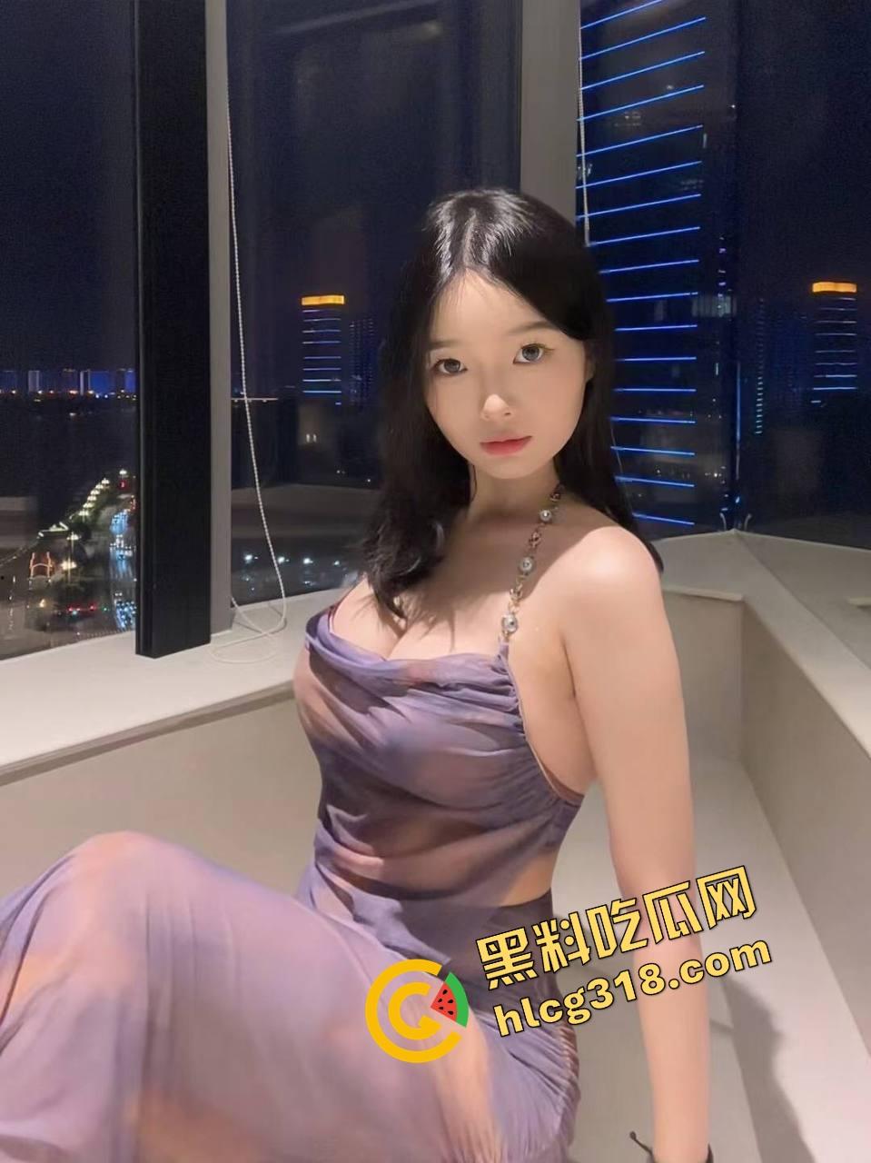 湖北大学健美比赛整成比基尼秀？体育场一水小嫩模，肌肉没影就剩奶子和大白腿，大学生伙食太好了！-2