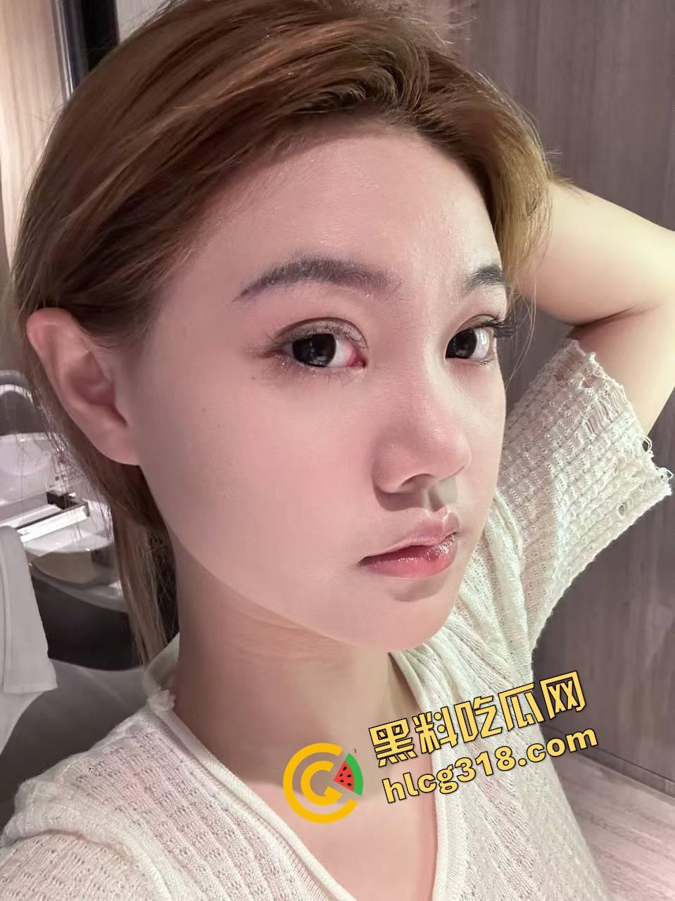 湖北大学健美比赛整成比基尼秀？体育场一水小嫩模，肌肉没影就剩奶子和大白腿，大学生伙食太好了！-4