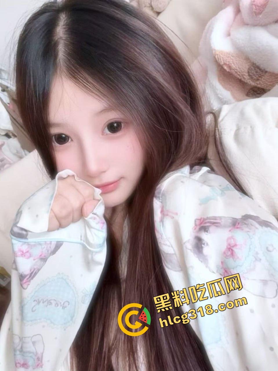 湖北大学健美比赛整成比基尼秀？体育场一水小嫩模，肌肉没影就剩奶子和大白腿，大学生伙食太好了！-6