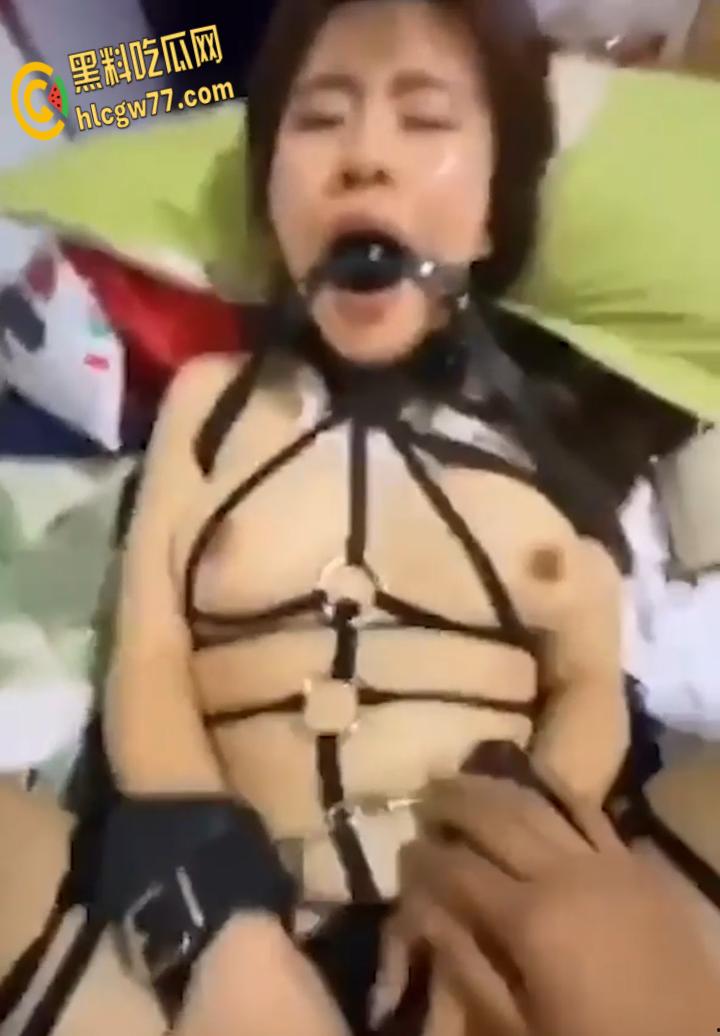 湖南农大研究生【张伊林】惊爆反差!清纯学姐变SM母狗,捆绑口球啪啪私拍泄露 !-6