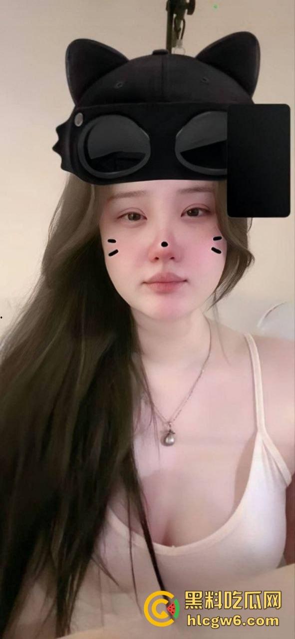 小本生意难做 关门解衣卖逼 山东泰安美甲店老板娘【张菁玮】自拍自卖自慰小视频被扒抠逼揉奶高潮喷尿 女神人设尽毁！-6